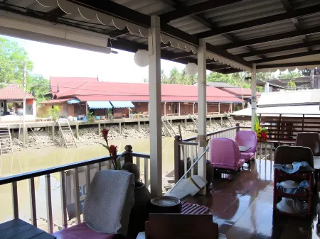 Baan Malihom Отели рядом с достопримечательностью «Wat Bang Khae Noi»