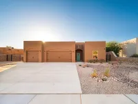 Desert Whisper 3-Bedroom Home with Xfinity Cable and WiFi, AC, EV Charger
