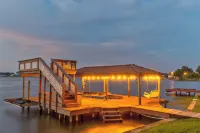 Lakefront Home, 2 King Beds, Kayak, Large Kitchen