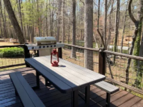 Lake Hartwell Cabin w/ covered dock, sunroom, firepit, deck, sleep 12