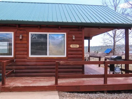 Aspen Cabin sits within the Mt Peale Animal Sanctuary, ideal for the adventurer