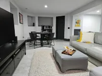 High-End 2Bdrm Garden Apt. Where Comfort Meets Style Các khách sạn ở Cook County