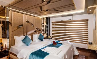 Upper Deck Boathouse