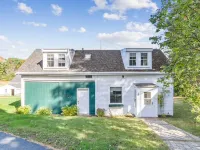 Charming Carriage House on Historic Scenic Farm Hotels in Durham