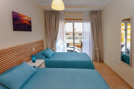 BLUE COYLE.  New apartment a few meters from the beach and overlooking the m