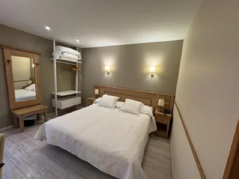 Hotel Alda A Boira โรงแรมใน