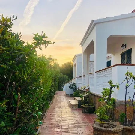 Beautiful bungalow near beach and amenities with 3 bedrooms & large pool