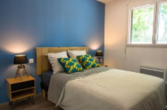 Modern house with great facilities and a large jacuzzi