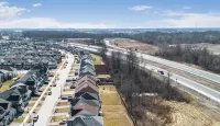 New 3Br Townhouse, Minutes to Niagara Falls and Brock University by Globalstay Hôtels à : Thorold