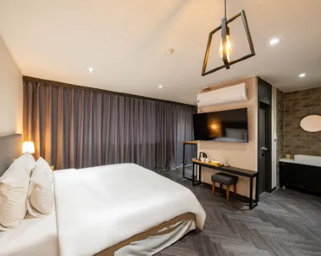 The First Hotel 昌原市のホテル