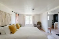 Cozy basecamp minutes from waterfalls, hiking and climbing