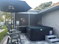 Jupiter Beach Plum Cottage - Spacious Sleeps 6 + Guests Cool Pool Tub