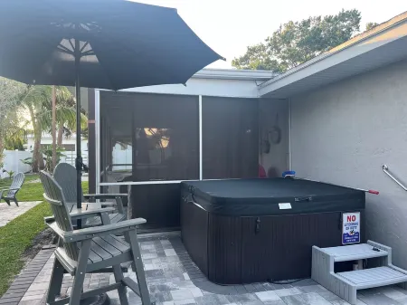 Jupiter Beach Plum Cottage - Ask about  Specials!! Отели рядом с достопримечательностью «Uptown Art Jupiter»