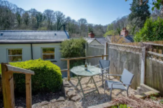 Rose Cottage - 3 Bedroom Cottage - Parkmill Hotels in 