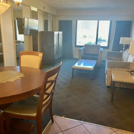 Jockey Resort Suites Center Strip Отели рядом с достопримечательностью «Лас-Вегас-Стрип»