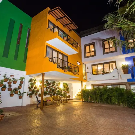 Casa Lotería -Pueblito Sayulita- Colorful, Family and Relax Experience with Private Parking and Pool