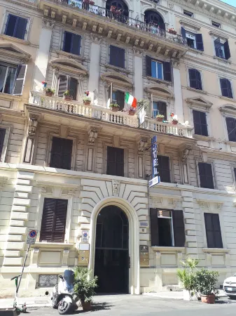 Cambridge Hotel