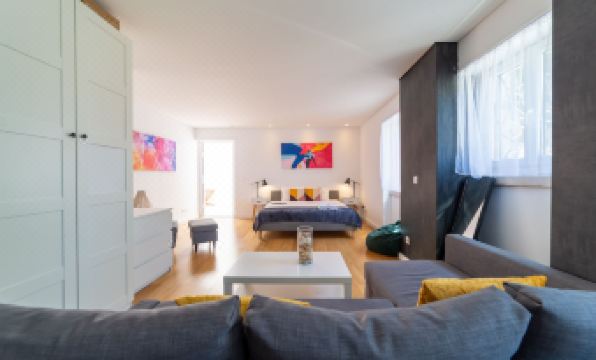 Industrial Lisbon Apartment - Adults Only