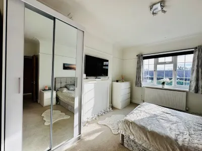 GerrardsCross-Sleeps4-Parking-PetFriendly-Wembley Hotels in Chalfont Saint Peter