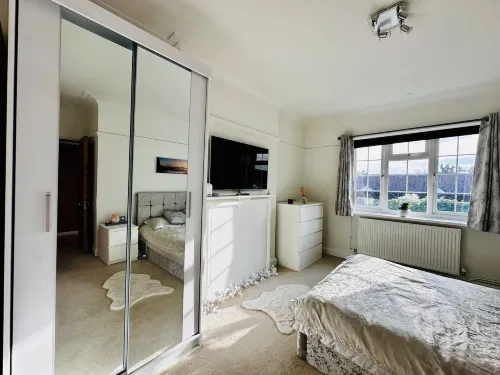 GerrardsCross-Sleeps4-Parking-PetFriendly-Wembley Hotels in Denham
