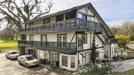 第十洞高爾夫旅館