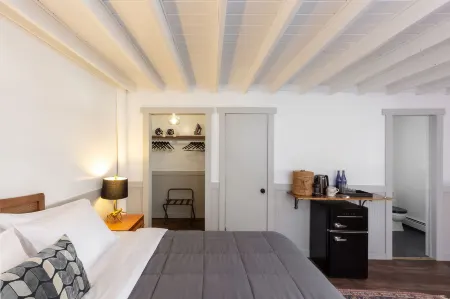 The Alander Отели рядом с достопримечательностью «The Hotchkiss School»