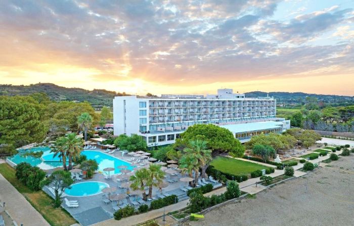 Ninos Grand Beach Hotel & Resort