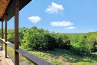 Brand New! Lofted Lookout - gorgeous views near Turner Falls