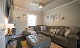Walk to the Silos! 3 Bed 1960's Bungalow Near Baylor