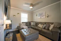 Walk to the Silos! 3 Bed 1960's Bungalow near Baylor