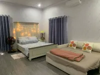 Ruby House, 3 Bedroom Apartment, Beachside فنادق في لا غي