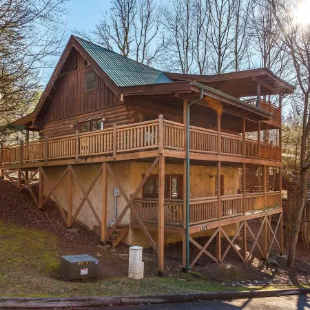 Moose Tracks 3 Bedroom Cabin by Redawning