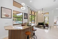 Grand 6BR Plantation Estate w/ Tennis & Pool