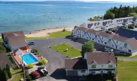 Bridge View Motel & Condo's Hotels in Mackinaw Township
