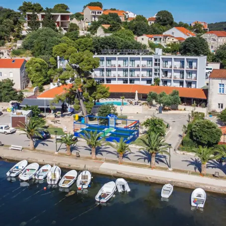 Hotel Lumbarda