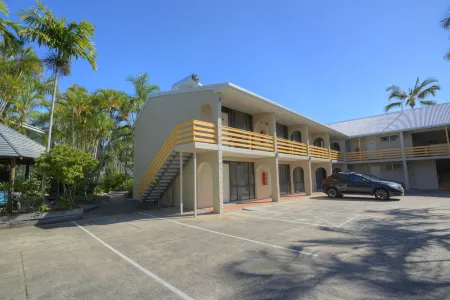 The Beach Motel Hervey Bay Отели в г. Херви-Бэй