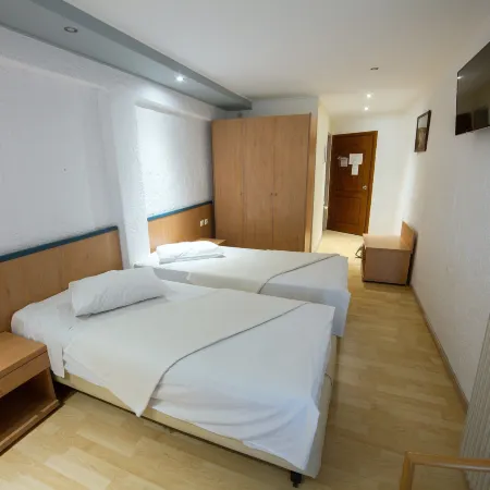 Thomas Beach Hotel