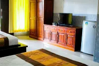 Putu Guest House 2 Hotels near Pantai Berawa