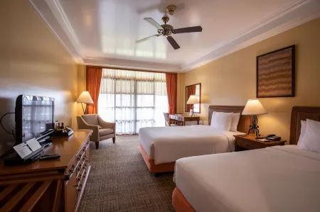 더 매너 앳 캠프 존 헤이