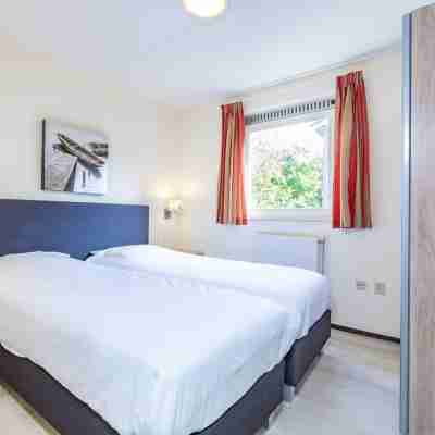Restyled Holiday Home with Fireplace Near Beach Rooms