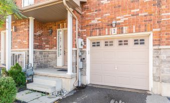 Luxury 3Br 2BA Townhome with Private Hot Tub, Gym, BBQ by Globalstay
