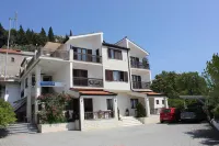 Guesthouse San Antonio Hotels in Sreser