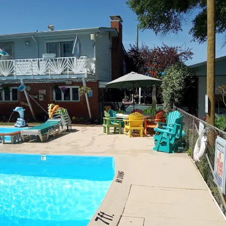 Captain's Cove Motel