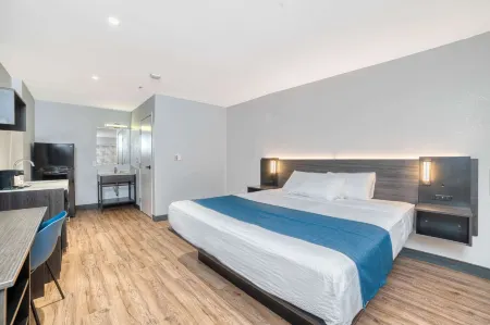 Studio 6 Suites Stockton, CA – Waterfront Отели рядом с достопримечательностью «Парк Уильям Лонг»