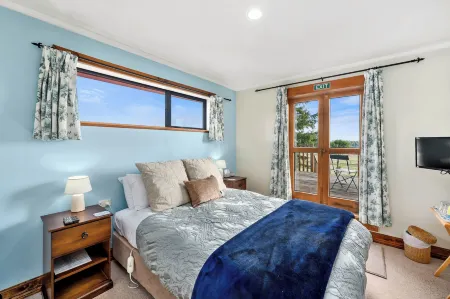 Mountain Heights Lodge Отели рядом с достопримечательностью «Whakapapaiti Hut»