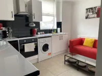 2 Bed Flat - Sleeps 6 - Parking - Wifi