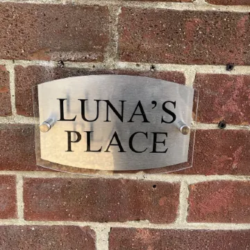House - Sleeps 14 Onsite Parking & Pets Allowed