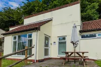 Over the Horizon Lodges Hotels in Calstock