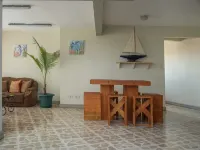 라스 카르멜라스, 후안 산타마리아 공항, 알라훌라, 산 호세