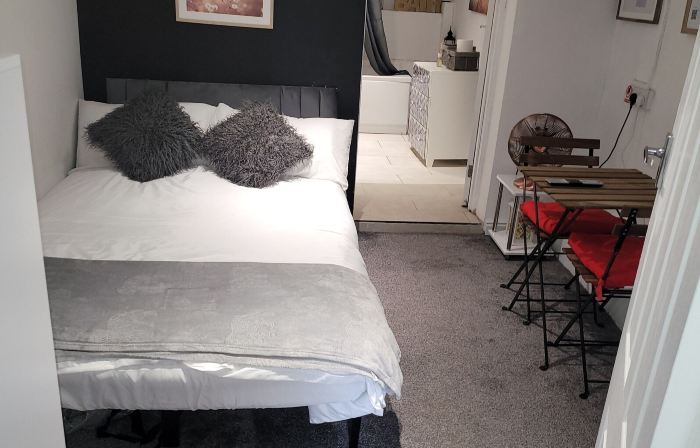 Hidden Treasure- 2 Beds Sleeps 3 Gillingham